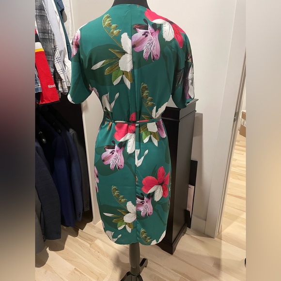 Babaton Floral Wrap Dress - Sz XS - Picture 2 of 5